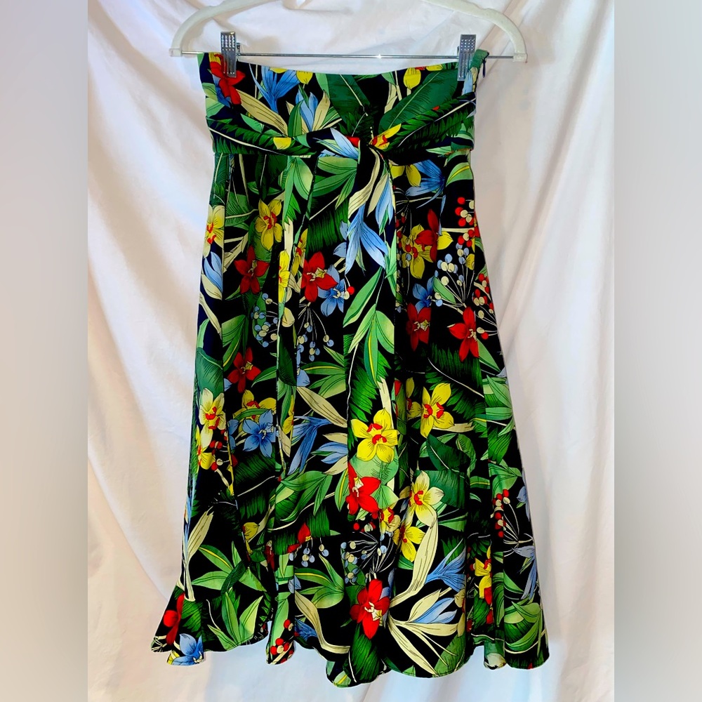Zara Basic Collection. Size M. Floral Midi skirt.
